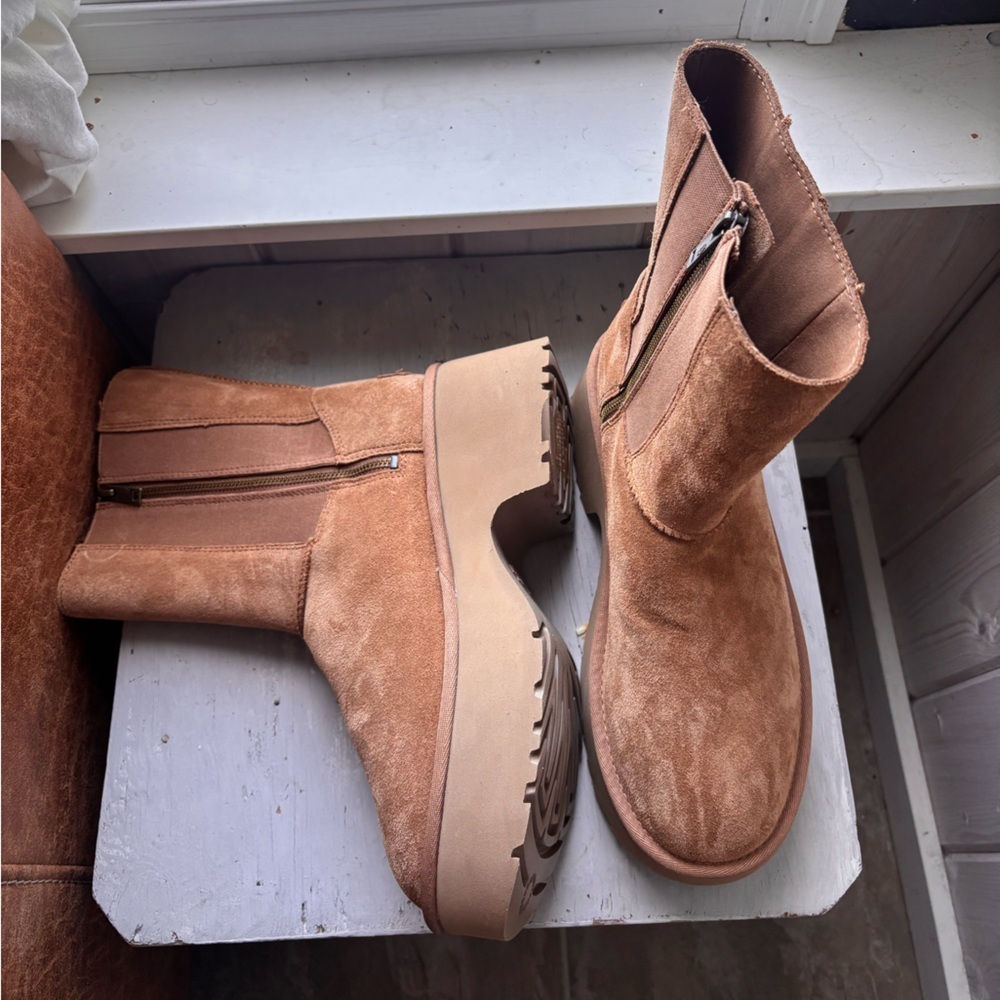 UGG | New withoutbox classsix twin seam new heights boot | size 10 - Picture 4 of 8